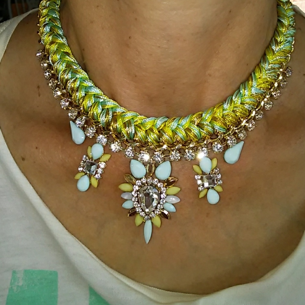 STATEMENT NECKLACE! - Picture 3 of 8